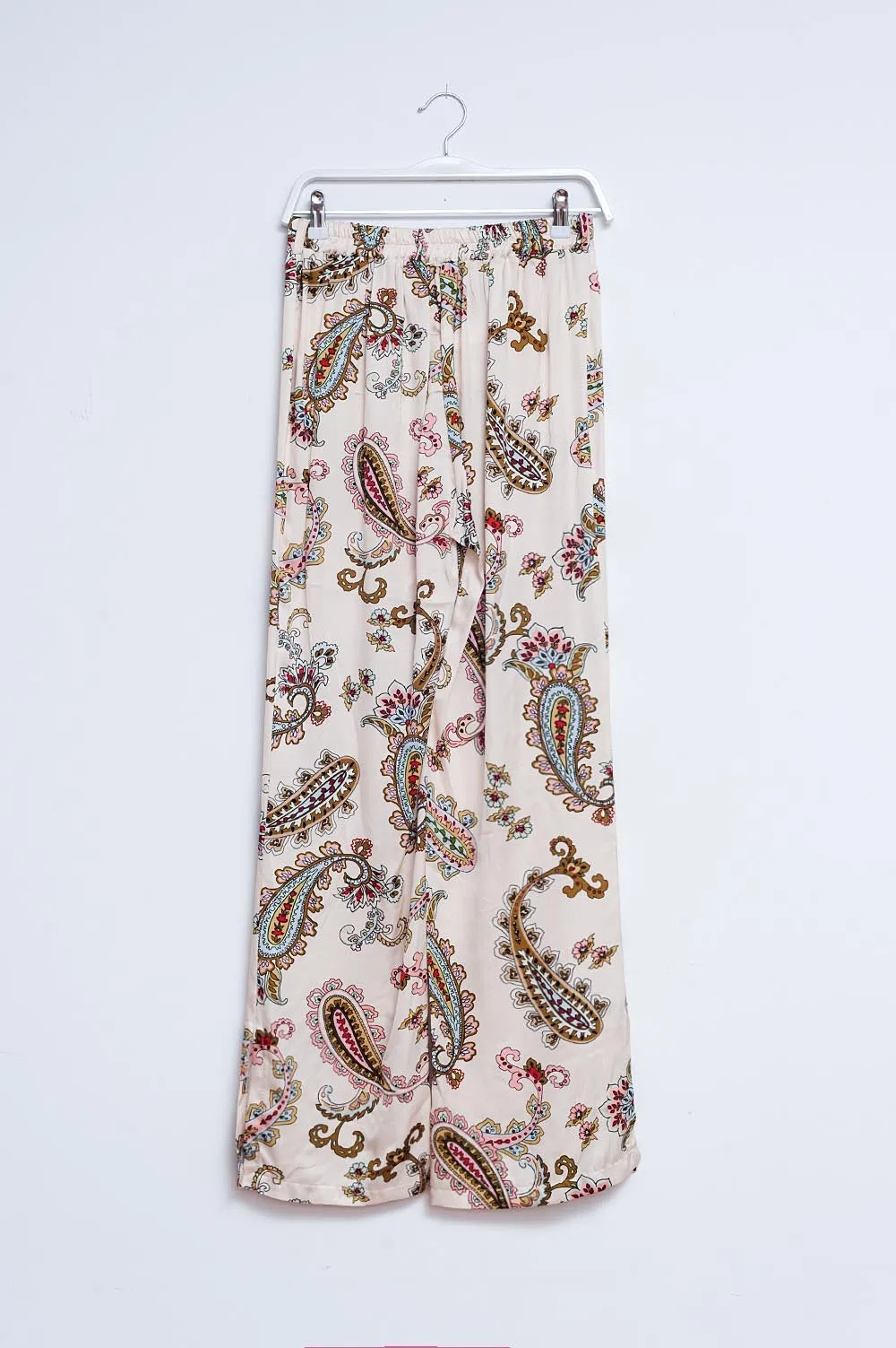 Wide leg pants in paisley floral