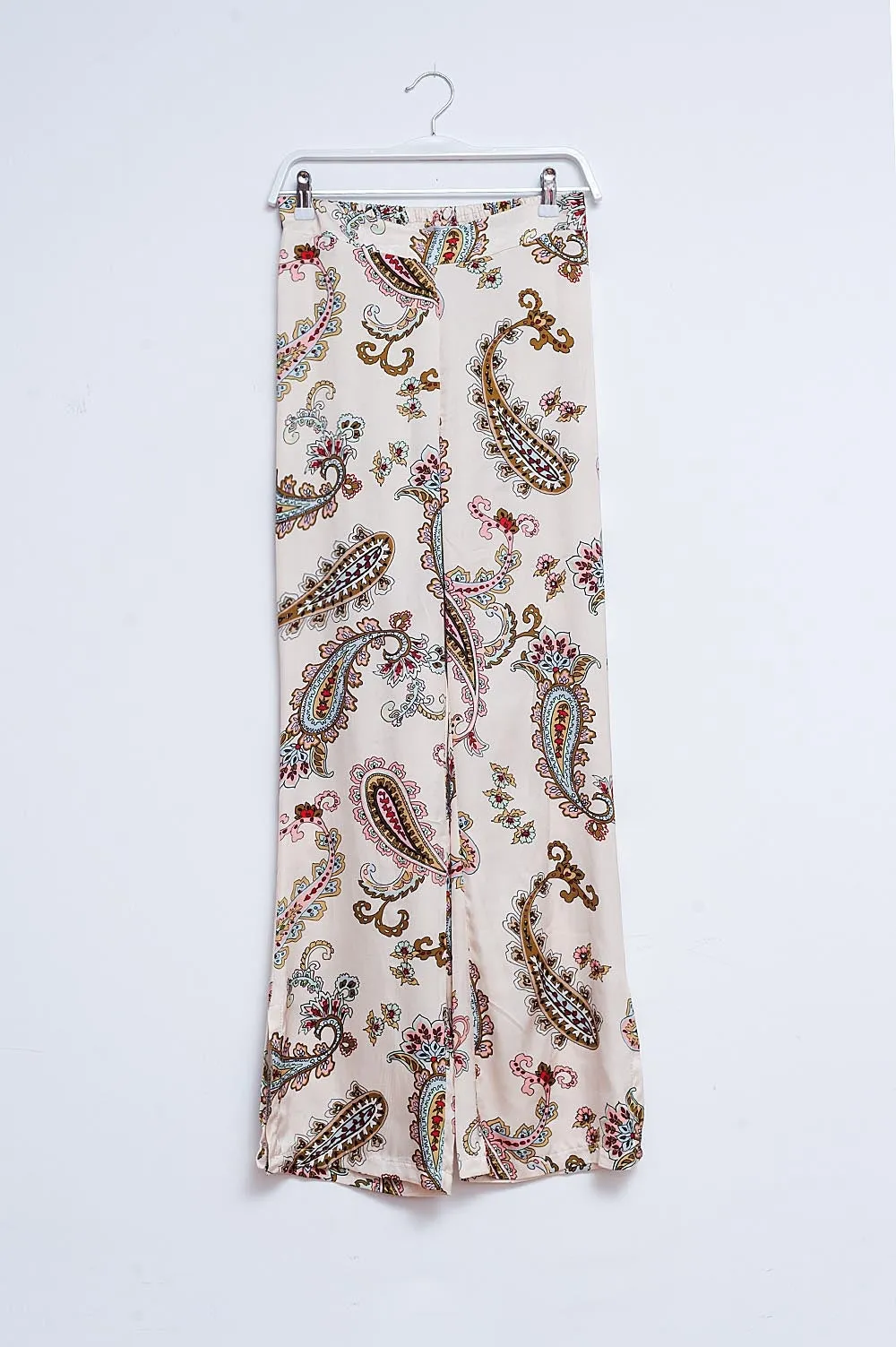Wide leg pants in paisley floral