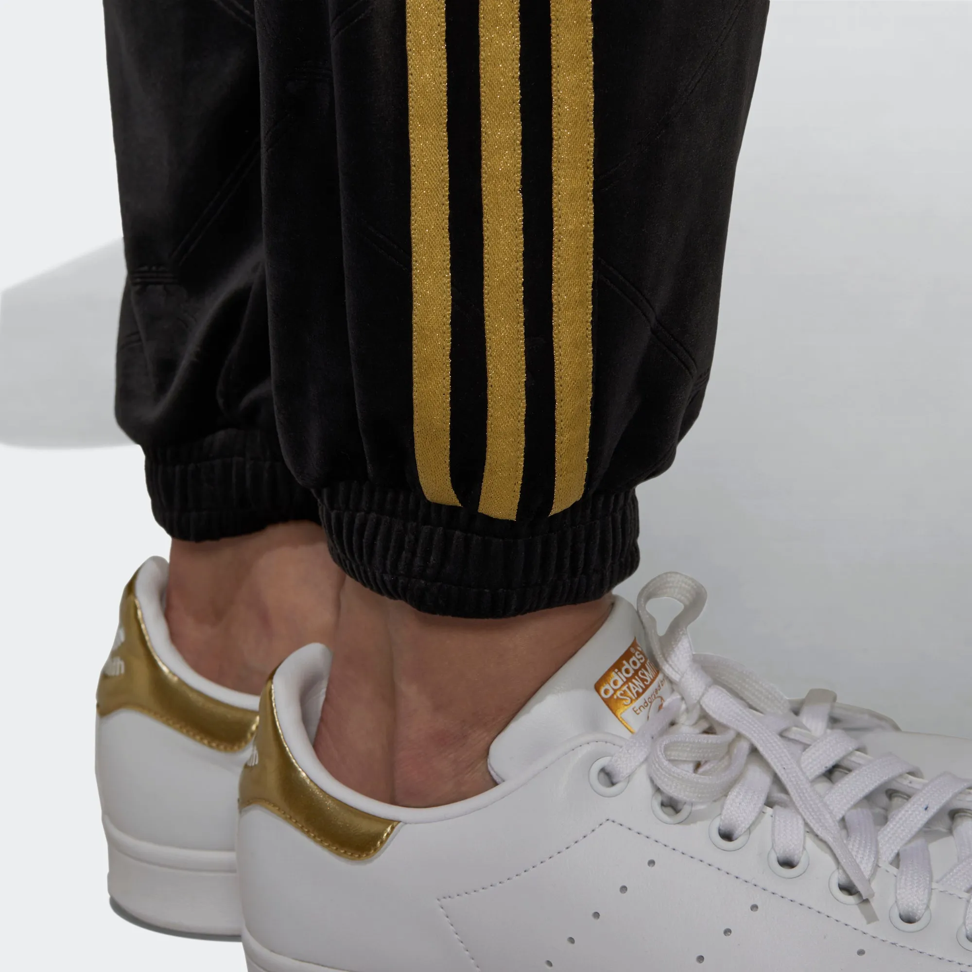Women's adidas Originals Velvet Monogram Track Pants Black